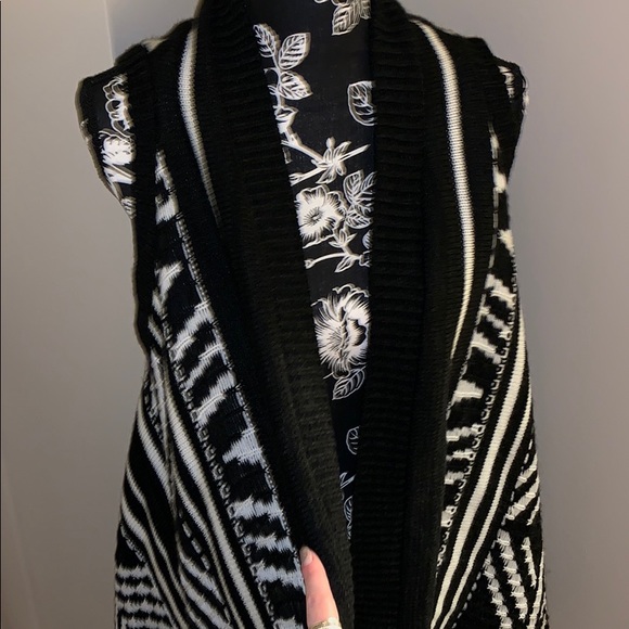 Vest/scarf long knitted black and white - Picture 2 of 6